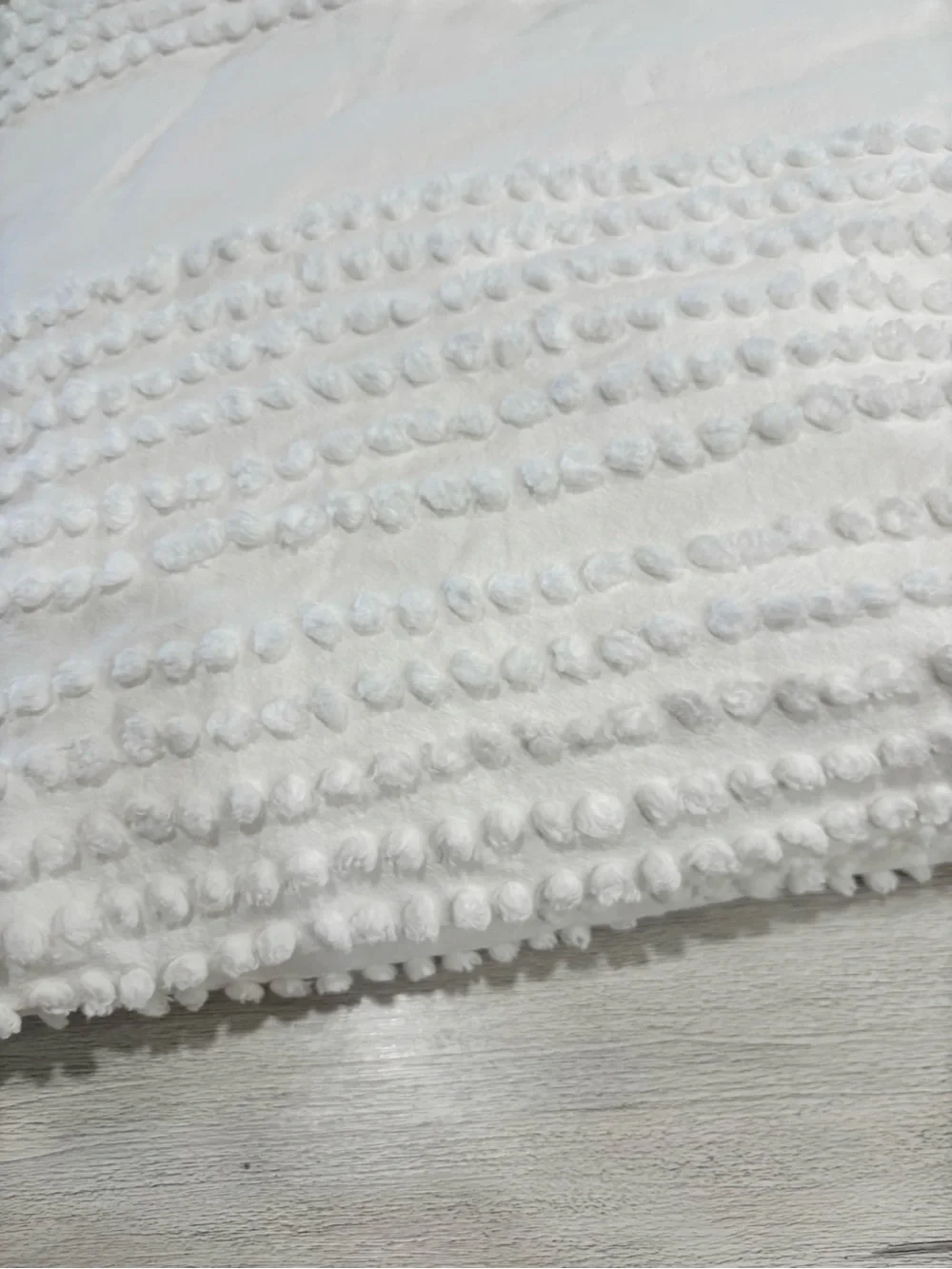 WEST ELM White Textured CANDLEWICK Duvet Cover King/Cal King 92” X 108” **READ**